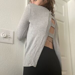 Beyond Yoga Cut Out Open Back V‎ Neck Long Sleeve Sweater Sz Small Grey Soft